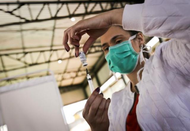 Em todo país, 94.551.858 pessoas receberam a primeira dose da vacina, o que equivale a 44,65%