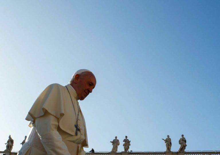 Papa Francisco lamenta hipocrisia na igreja