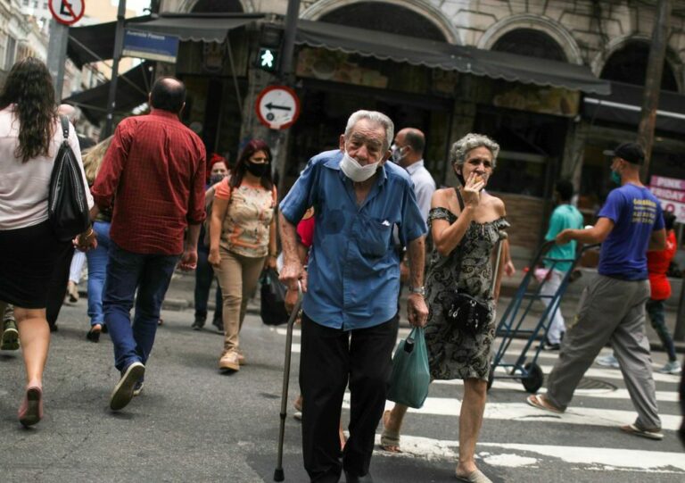 População brasileira chega a 213,3 milhões de pessoas em 2021