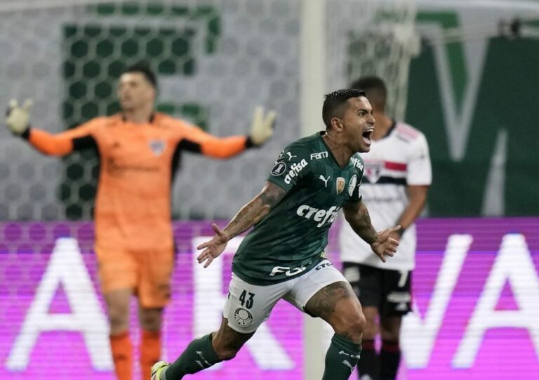 Palmeiras derrota São Paulo e está na semifinal da Libertadores