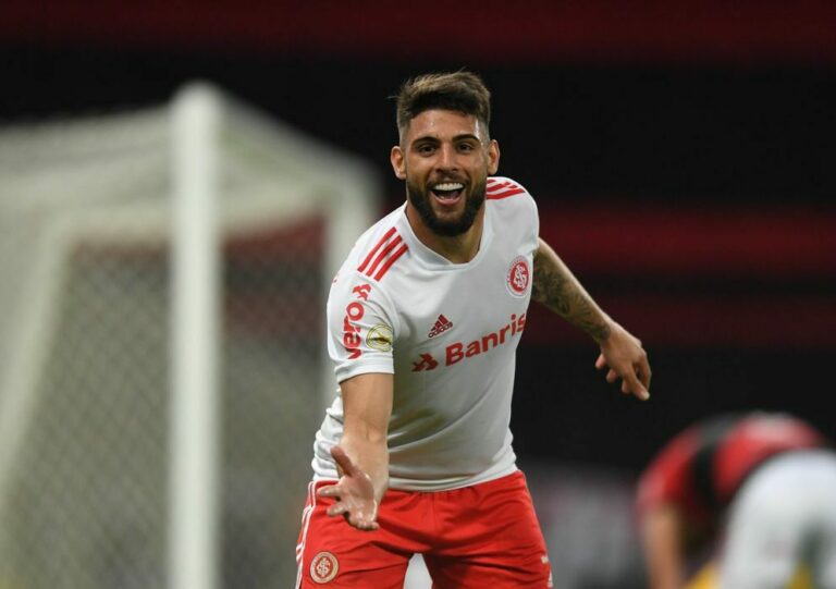 Com 3 de Yuri Alberto, Internacional goleia Flamengo por 4 a 0