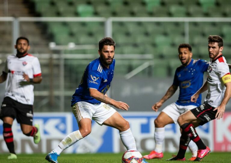 Cruzeiro e Vitória empatam em confronto direto contra o Z4 da Série B