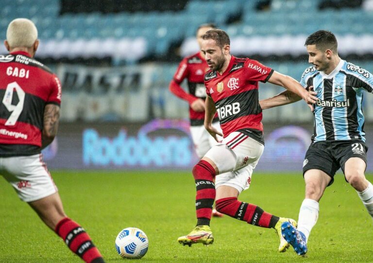 Flamengo goleia Grêmio no primeira confronto da Copa do Brasil