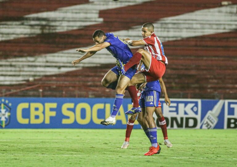 Cruzeiro derrota Náutico no Recife e se afasta do Z4