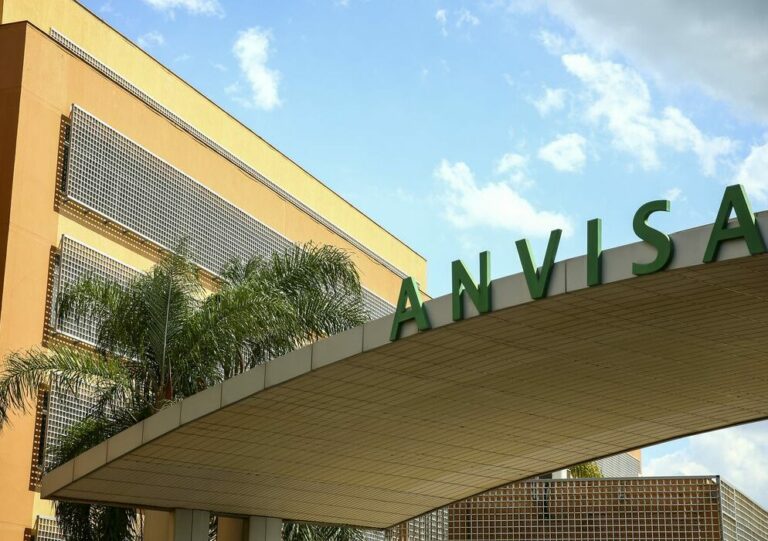 Anvisa determina recolhimento de lotes da CoronaVac