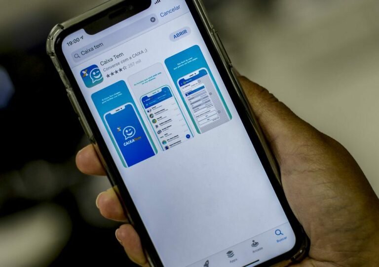 Caixa oferece crédito de R$ 300 a R$ 1 mil pelo celular