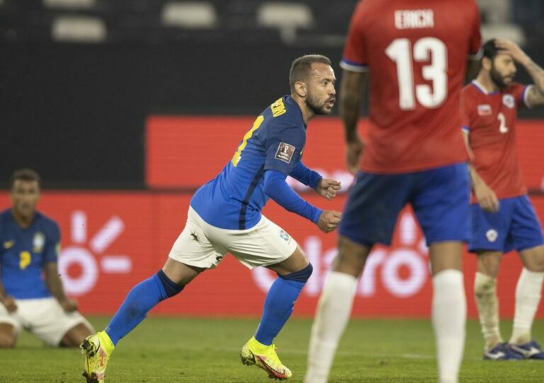 Mesmo jogando mal, Brasil vence Chile