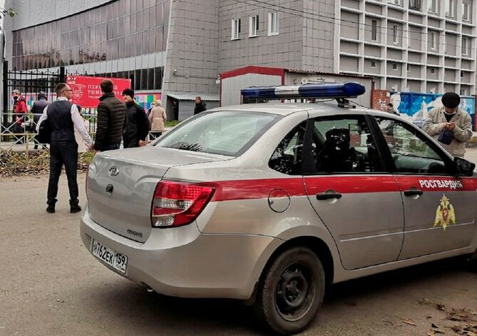 Tiroteio em universidade russa deixa pelo menos oito mortos