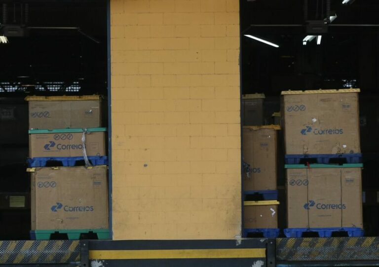 De roupa íntima a joias, veja o que será leiloado pelos Correios