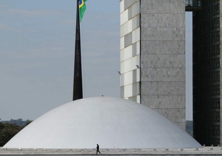 Câmara aprova punição para quem divulgar infração de trânsito