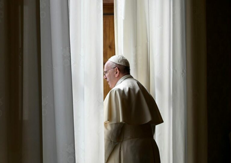 Papa manifesta tristeza por abusos de menores pela Igreja na França