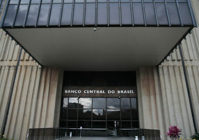 Mercado financeiro eleva projeção da inflação para 8,69%