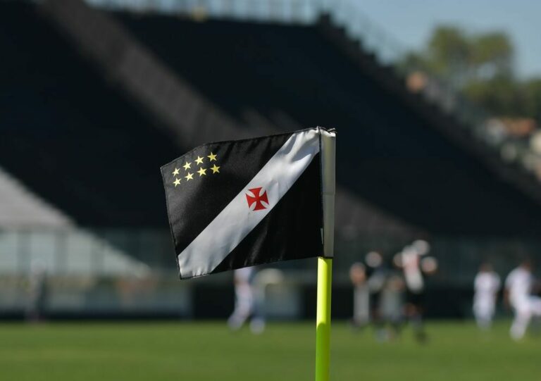 Vasco enfrenta Coritiba em clima de final de campeonato