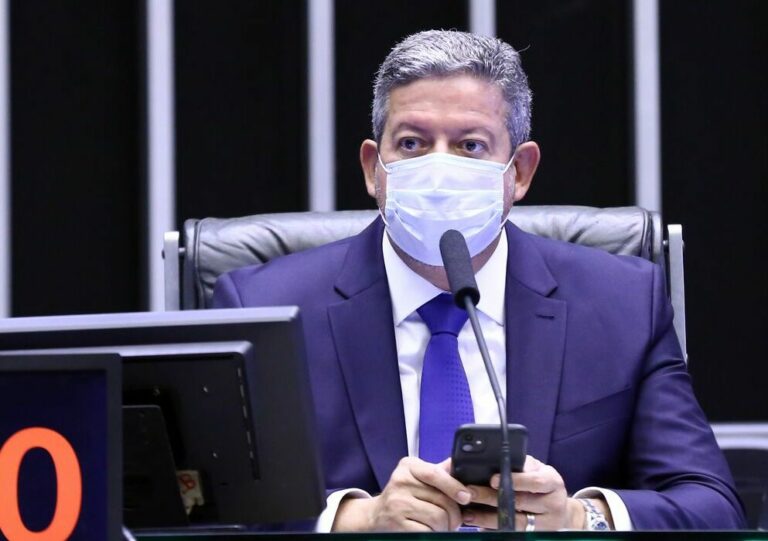 Arthur Lira diz que votará alteração do ICMS dos combustíveis