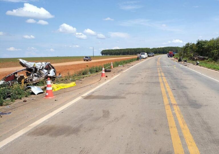 Acidente entre ambulância e caminhonete deixa 13 mortos em Mato Grosso