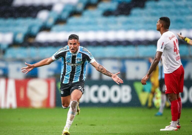 Grêmio goleia Bragantino e respira no Campeonato Brasileiro