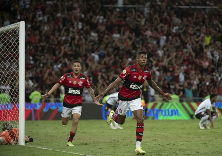 Bruno Henrique garante vitória do Flamengo sobre o Corinthians