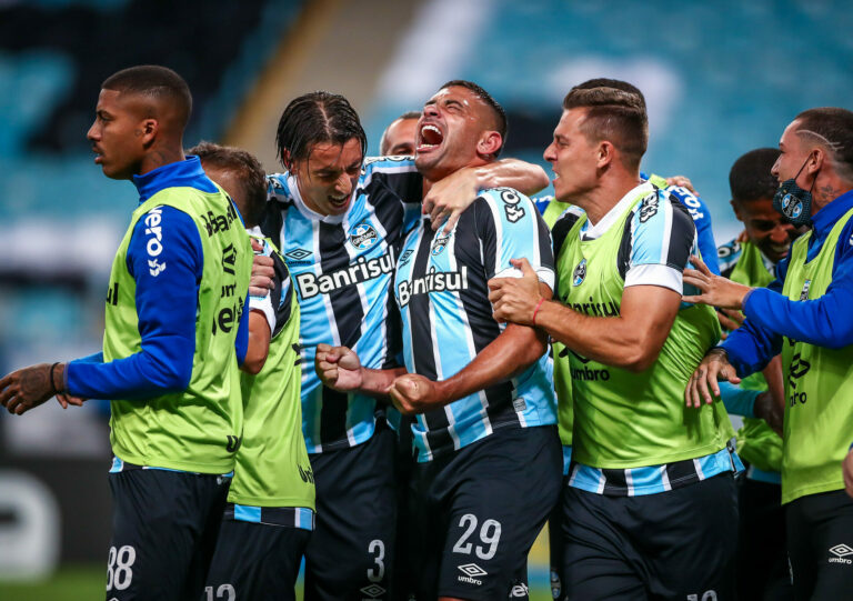 Grêmio vence Fluminense e mantem esperanças na luta contra o rebaixamento