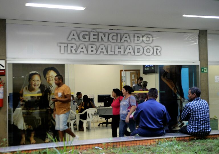 Abertas 31 vagas de emprego que não exigem experiência