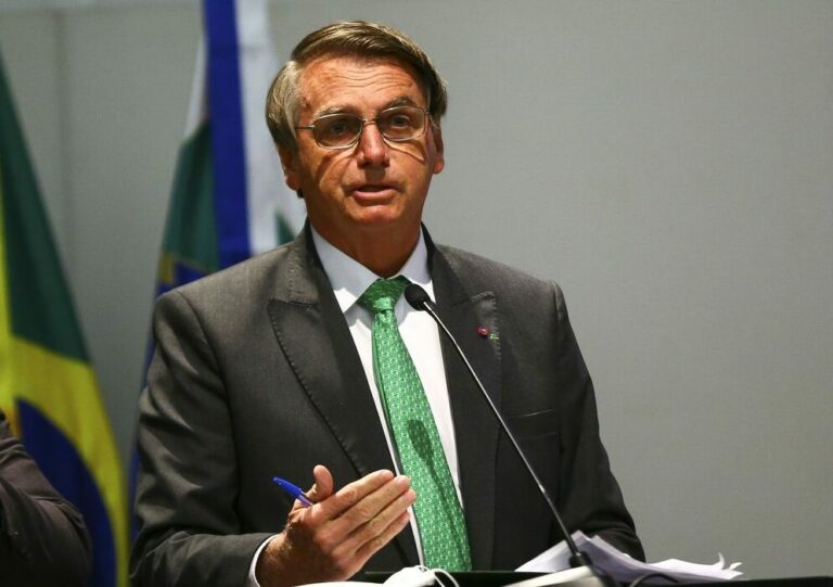 Presidente Bolsonaro edita decreto que regulamenta o Auxílio Brasil