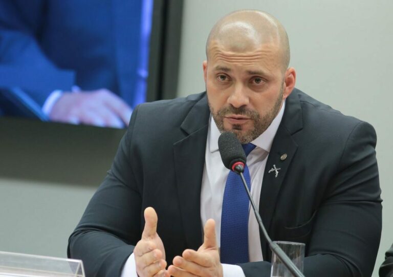 Deputado Daniel Silveira deixa a prisão em Niterói