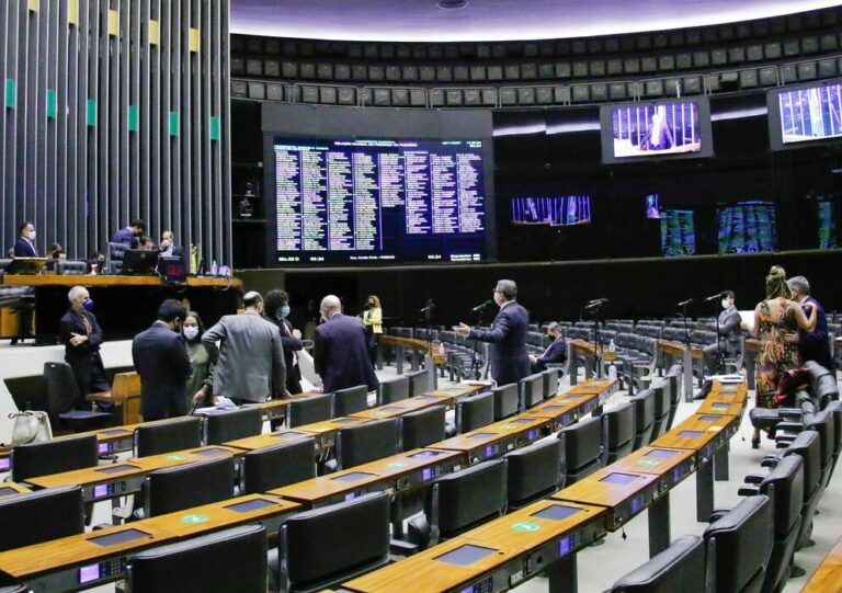 Câmara aprova medidas de transparência e teto para orçamento secreto