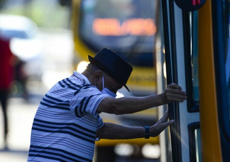 DF flexibiliza uso de máscaras em ambientes abertos a partir de hoje