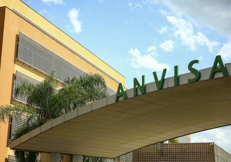 Anvisa notifica postos de fronteira a exigir comprovante de vacinação