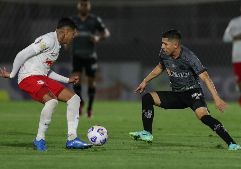 Já campeão, Atlético-MG recebe Bragantino em reencontro com torcida