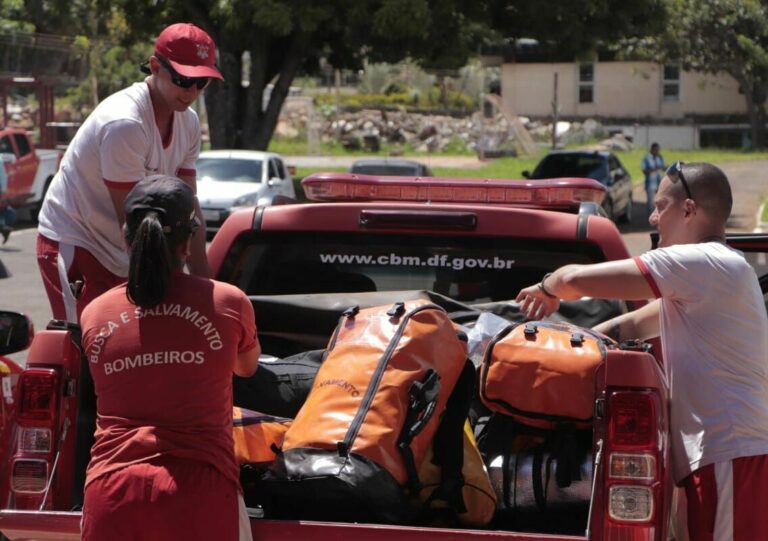 Bombeiros do DF vão ajudar em resgate de vítimas na Bahia