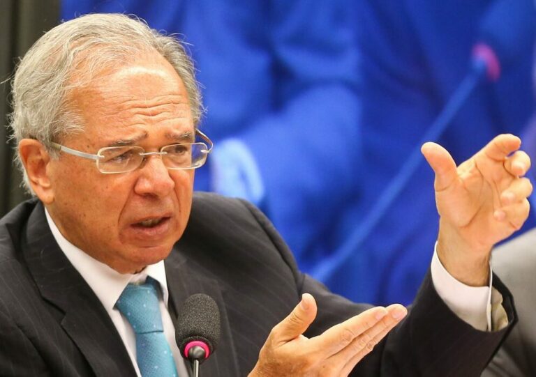 Subida dos juros deve provocar desaceleração na economia, diz ministro