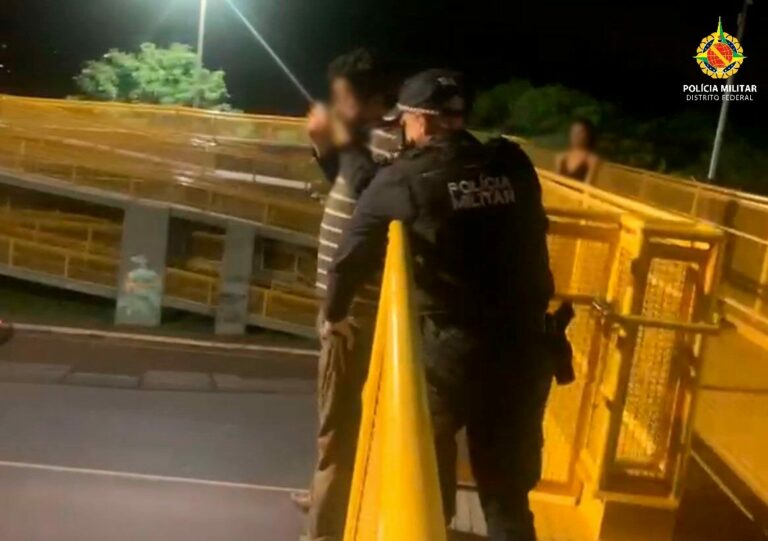 Policiais Militares impedem suicídio na passarela da EPNB