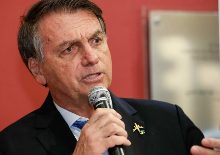 Bolsonaro nega ter acusado diretor-presidente da Anvisa de corrupção