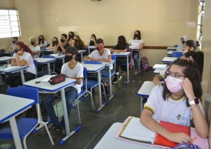 Mais de 466 mil alunos retornam às salas de aula em todos os municípios goianos