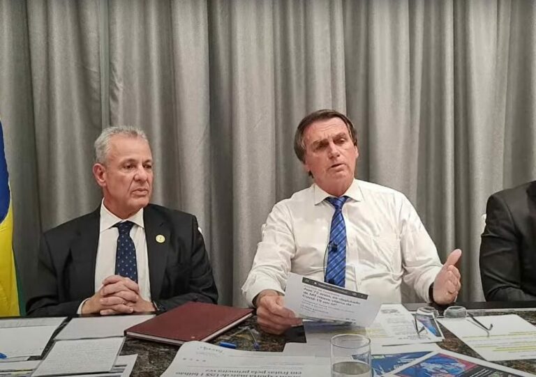 Presidente negocia PEC para zerar impostos sobre combustíveis