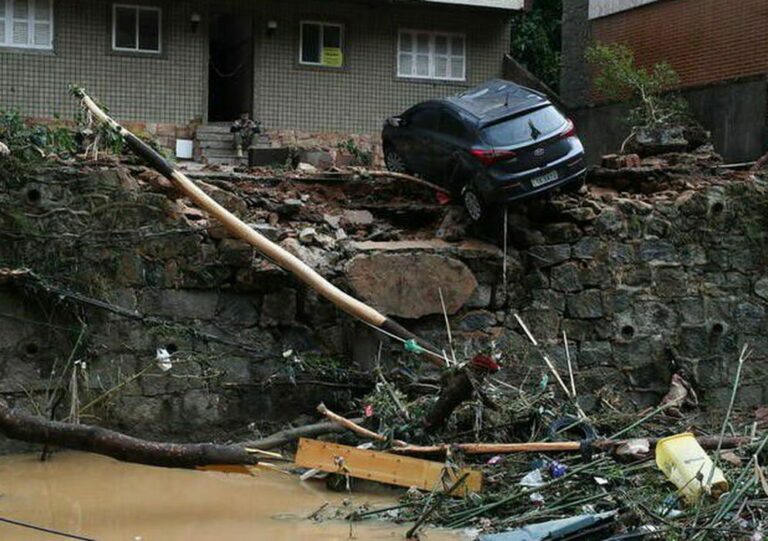 Governador pede ajuda ao governo federal para reconstruir Petrópolis