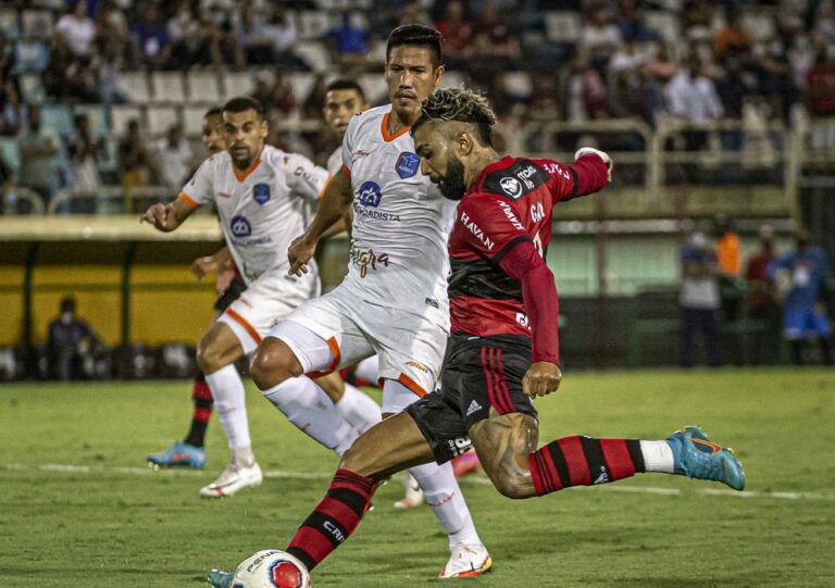 Flamengo supera Audax por 2 a 1