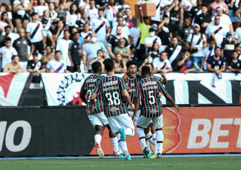 Com time reserva, Fluminense supera Vasco e mantém liderança