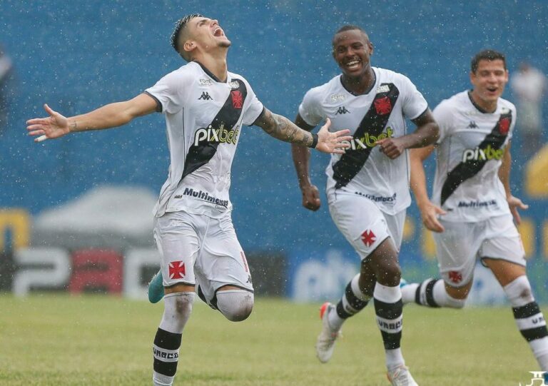 Vasco vence Madureira com tranquilidade e assume a ponta do Carioca