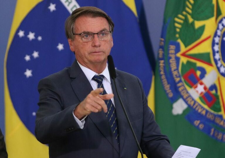 Brasil pode rebaixar pandemia de covid-19 para endemia, diz presidente