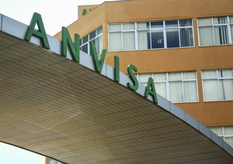 Covid-19: Anvisa recomenda revisão de restrições para viajantes