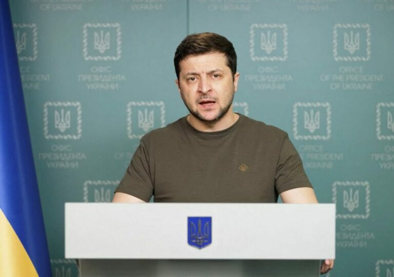 Zelensky apela ao povo russo que combata a guerra