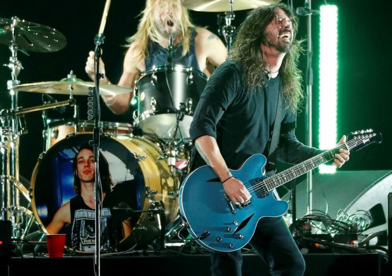 Baterista do Foo Fighters, Taylor Hawkins, morre em turnê, na Colômbia