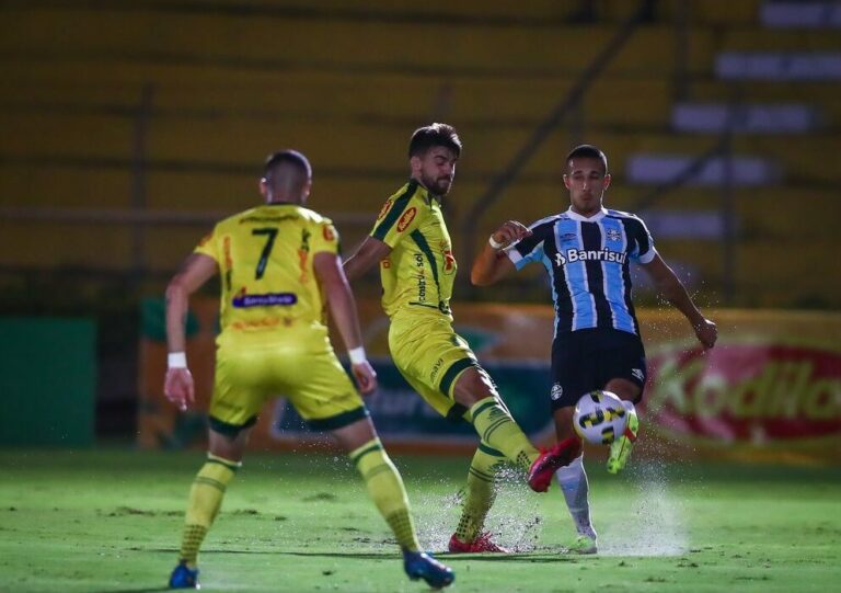 Grêmio perde para Mirassol e cai na primeira fase da Copa do Brasil