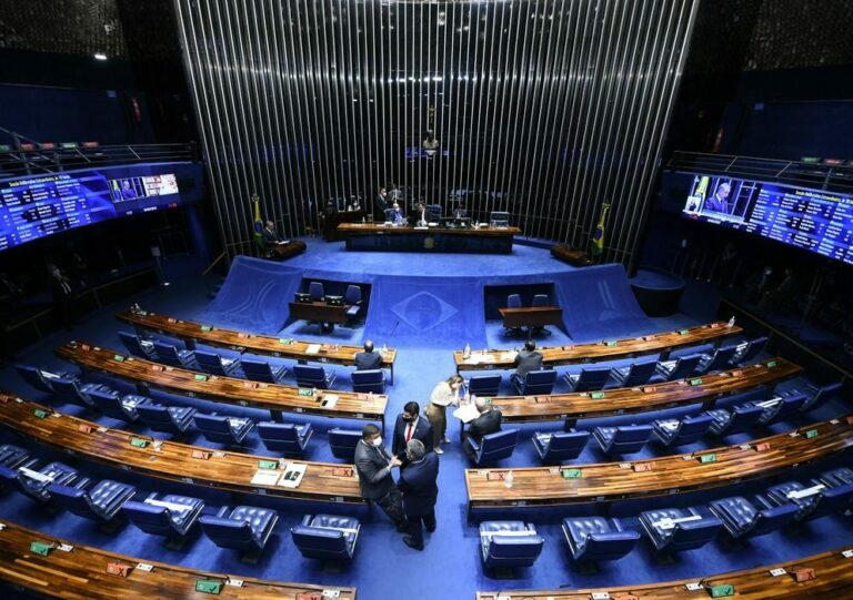 Política Senado aprova projeto que simplifica ICMS dos combustíveis