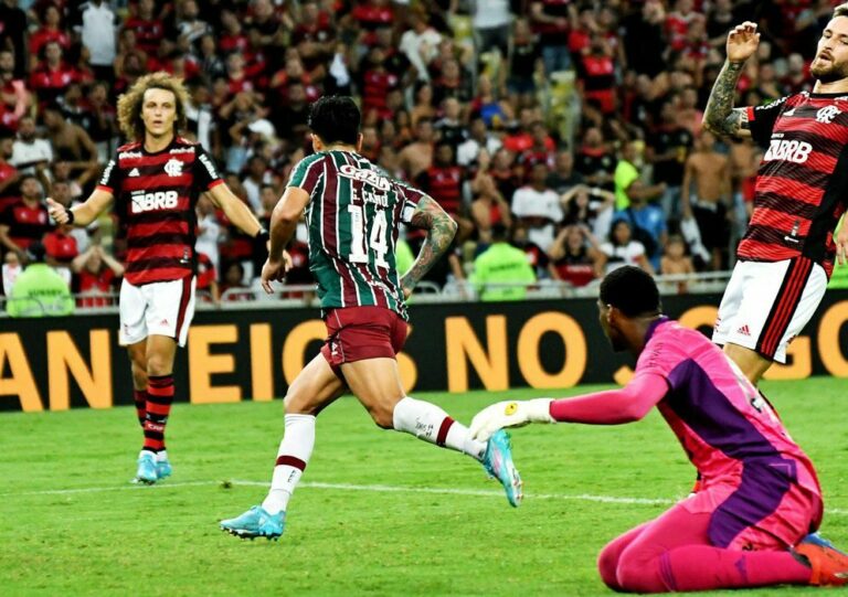 Carioca: Cano marca dois e Fluminense supera Flamengo no Maracanã