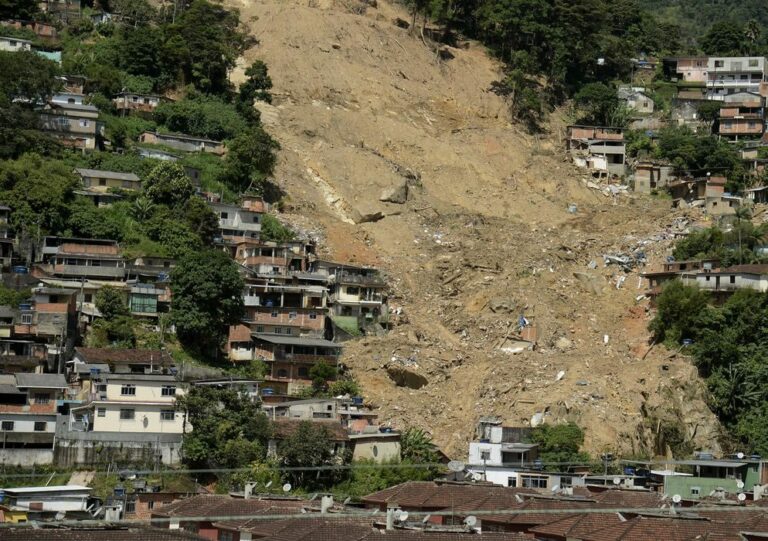 Petrópolis registrou 250 deslizamentos em 24 horas por causa da chuva