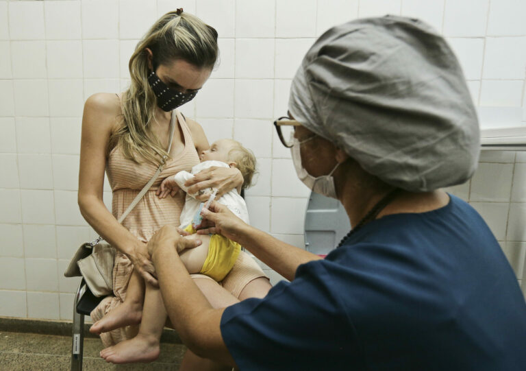 Começa a vacinação contra influenza e sarampo