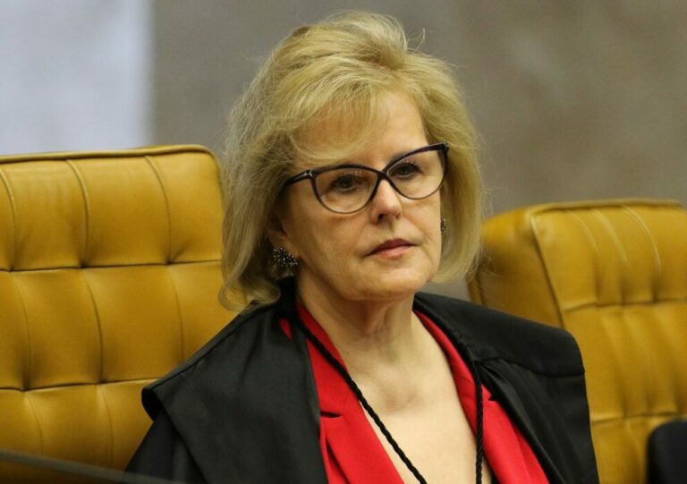 Ministra do STF dá 10 dias para presidente explicar indulto a Silveira