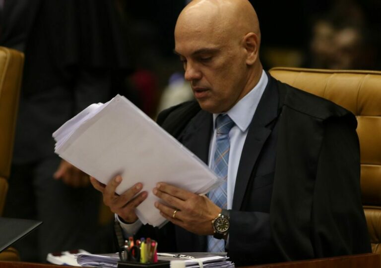 Para Alexandre de Moraes, deputado fica inelegível mesmo com indulto